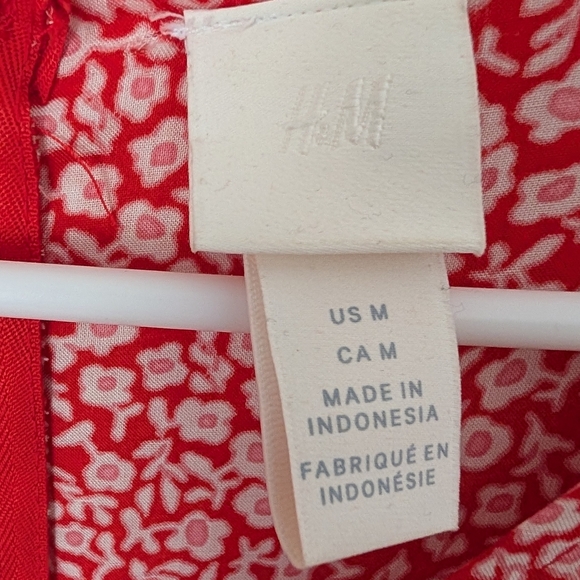 H&M Red Floral Puff Slv Dress, Size M - Picture 2 of 4